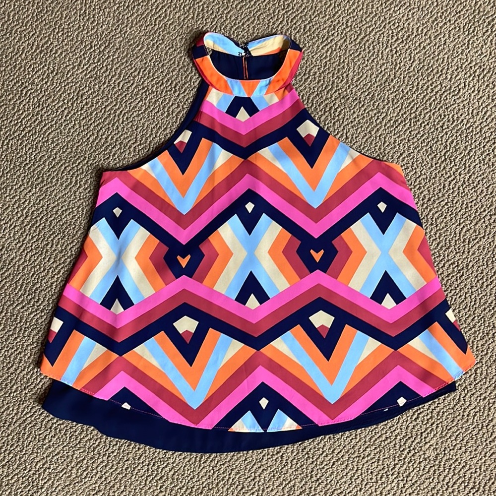 mm mm mm top. Colorful and pretty. Size medium. Great condition!